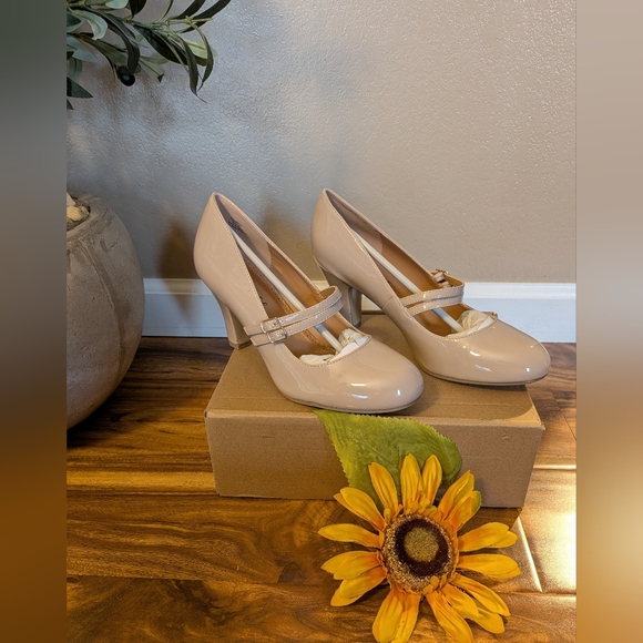 Journee Collection Women's Wendy Mary Jane's Heels in BLUSH Size 10M NIB - Picture 2 of 5